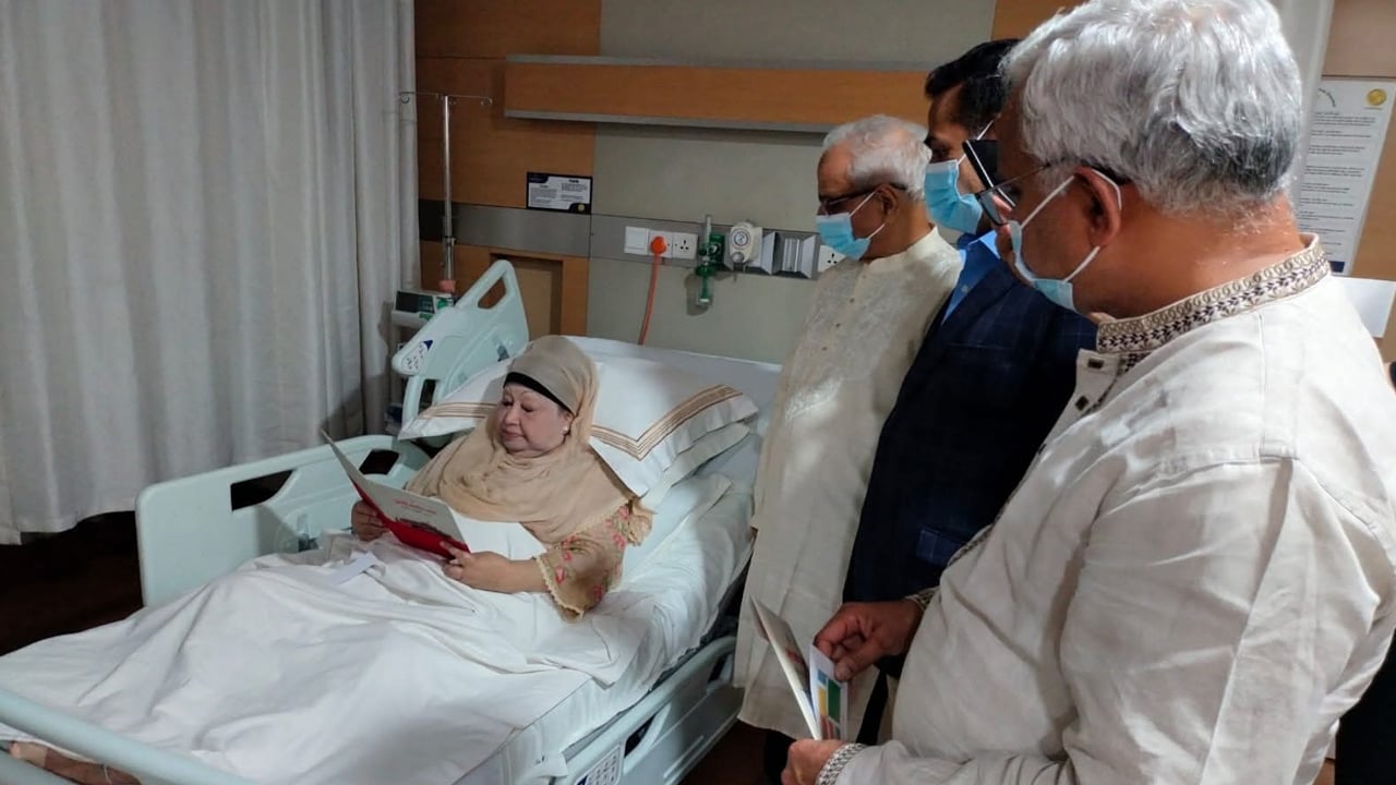 জুলাই সনদ স্বাক্ষর অনুষ্ঠানের আমন্ত্রণপত্র হাতে পেলেন খালেদা জিয়া