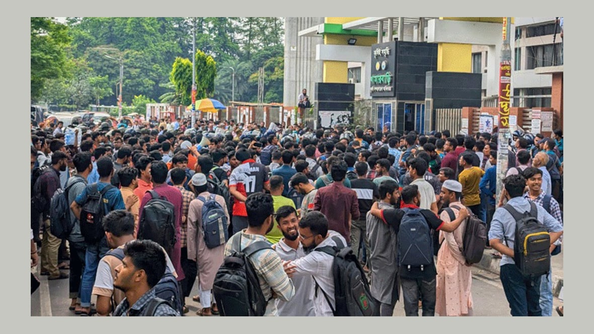 সাত ঘণ্টা পর খামার বাড়ির অবরোধের সমাধান