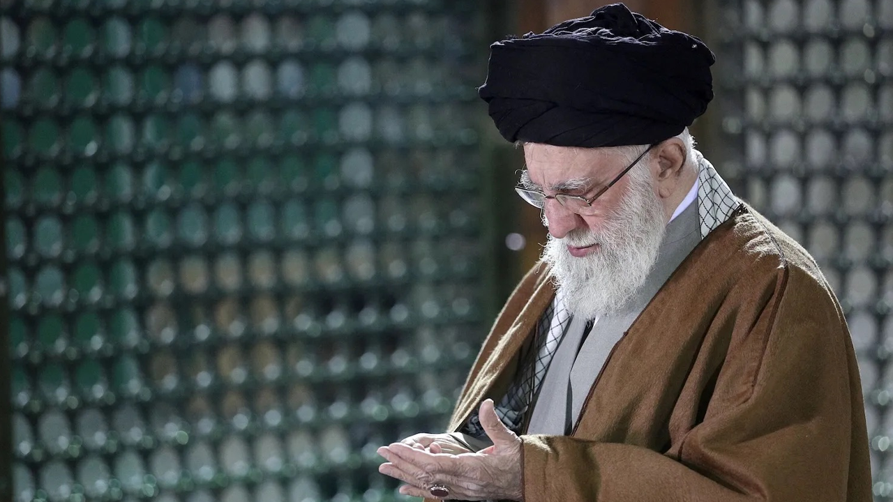 কোথায় সমাহিত হবেন আলী খামেনি, কী জানা গেলো