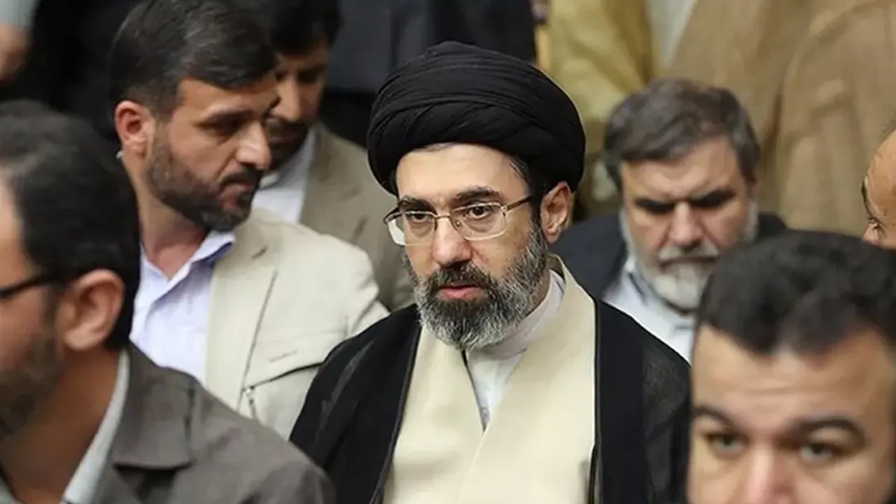 কীভাবে বাঁচলেন মোজতবা খামেনি? বেরিয়ে এলো চাঞ্চল্যকর তথ্য