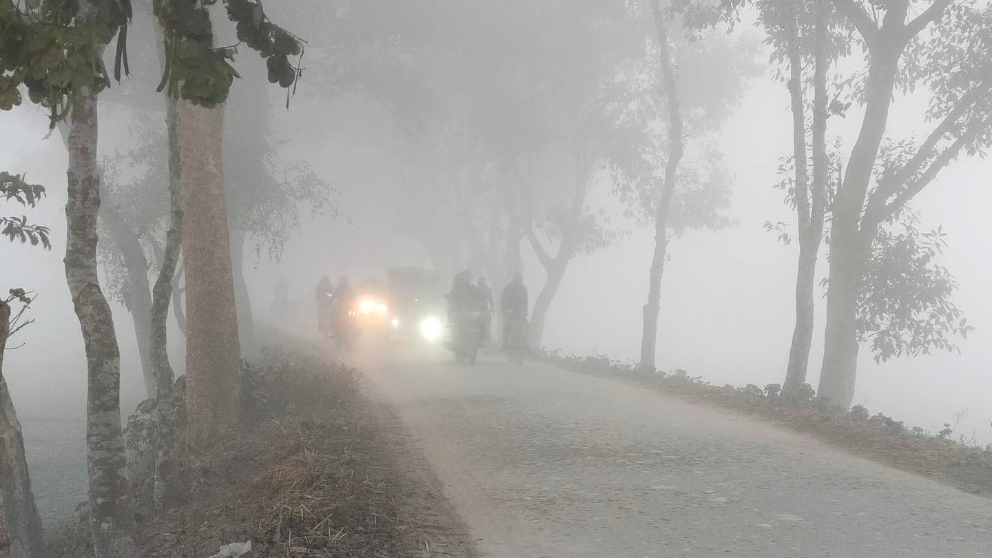 শীতে কাঁপছে চুয়াডাঙ্গা ও খানসামা