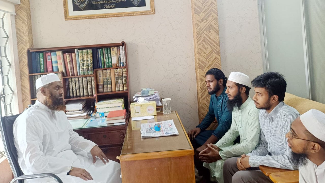 মামুনুল হকের সঙ্গে ঢাবি ছাত্র মজলিস নেতাদের সাক্ষাৎ