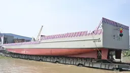 খুলনা শিপইয়ার্ডে নির্মিত নৌবাহিনীর তৃতীয় এলসিটির লঞ্চিং সম্পন্ন