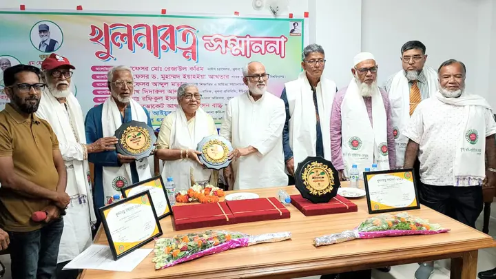 তিন গুণী সাহিত্যিক পেলেন ‘খুলনারত্ন’ সম্মাননা