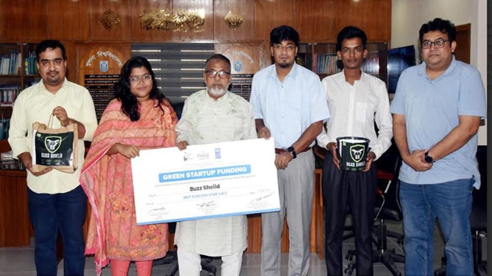 কয়েলের বিকল্প ‘বাজ শিল্ড’ বানালেন খুবি শিক্ষার্থীরা