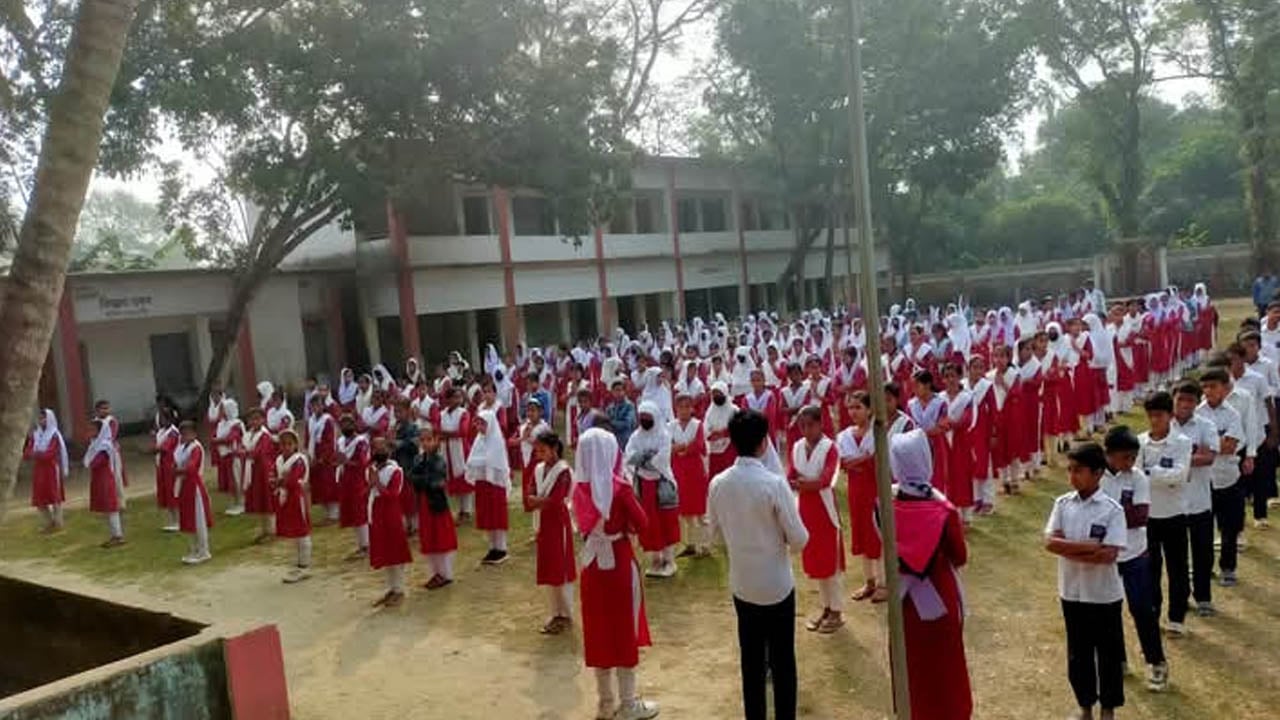 নানামুখী সমস্যায় পাঠদান ব্যাহত বিদ্যালয়টিতে