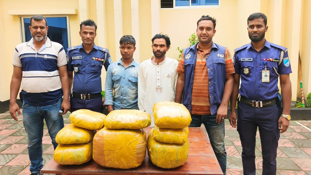​ইটনায় ১৫ কেজি গাঁজাসহ দুই মাদক কারবারি আটক
