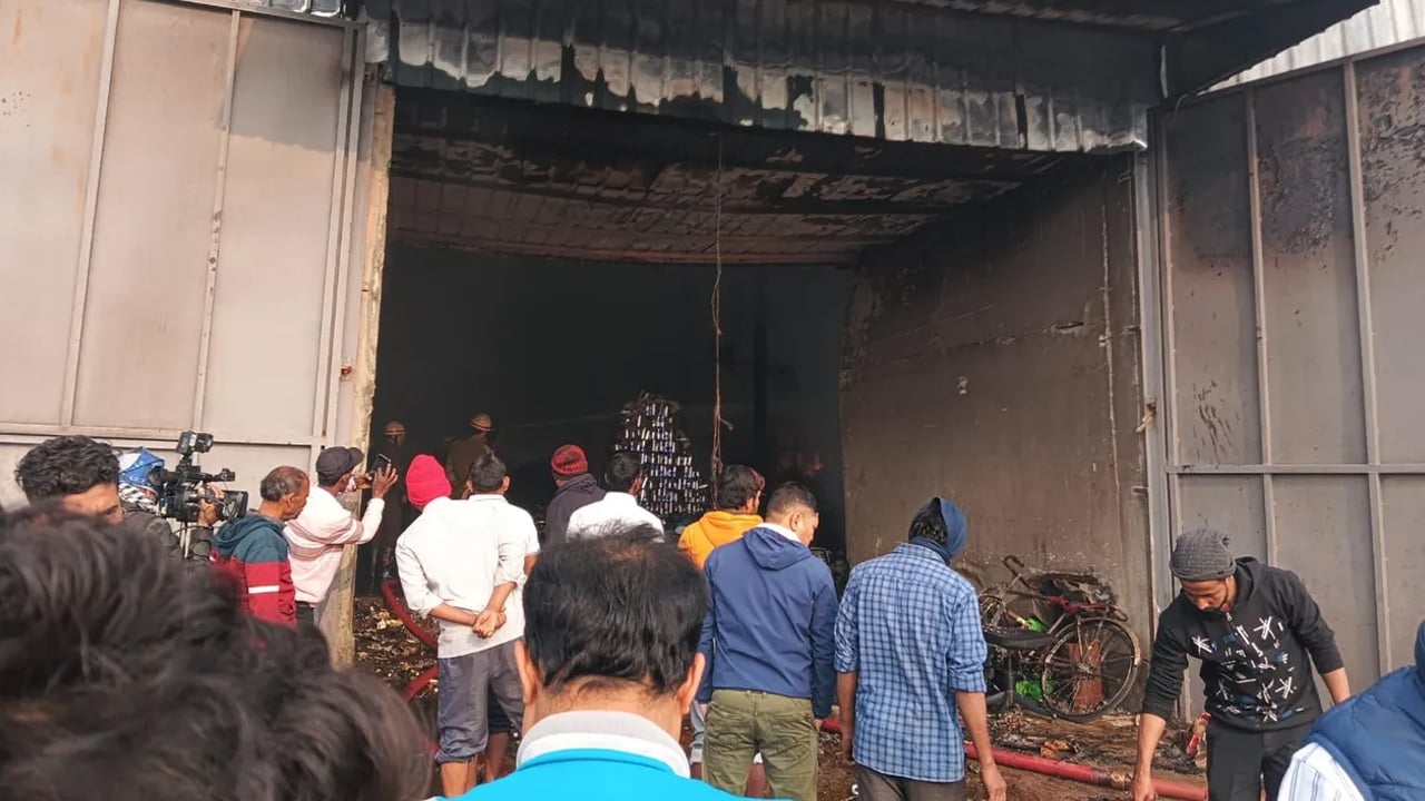 কলকাতায় মোমো কারখানায় আগুনে ৮ জনের মৃত্যু