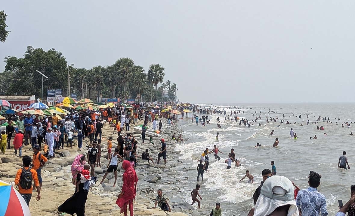 পর্যটকে মুখরিত কুয়াকাটা