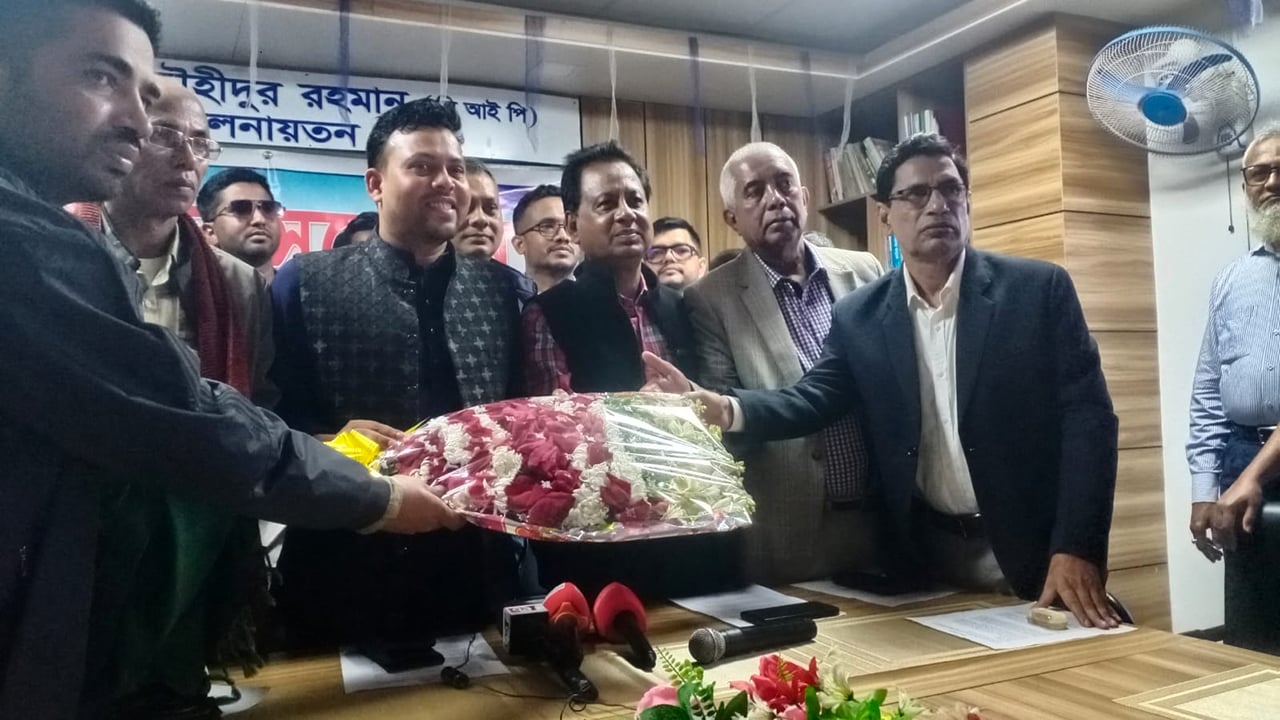 বিএনপিকে সমর্থন দিয়ে সরে দাঁড়ালেন গণঅধিকারের রবিউল