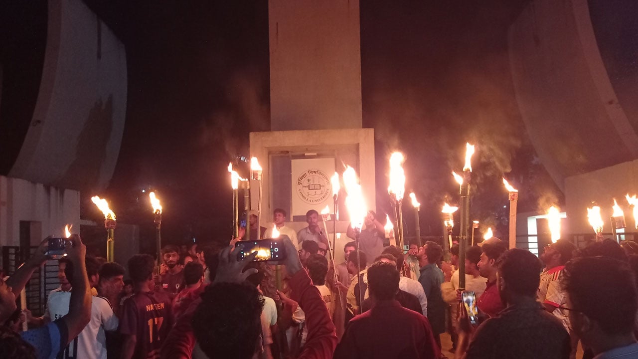 তিস্তা মহাপরিকল্পনা বাস্তবায়নের দাবিতে কুবিতে মশাল মিছিল