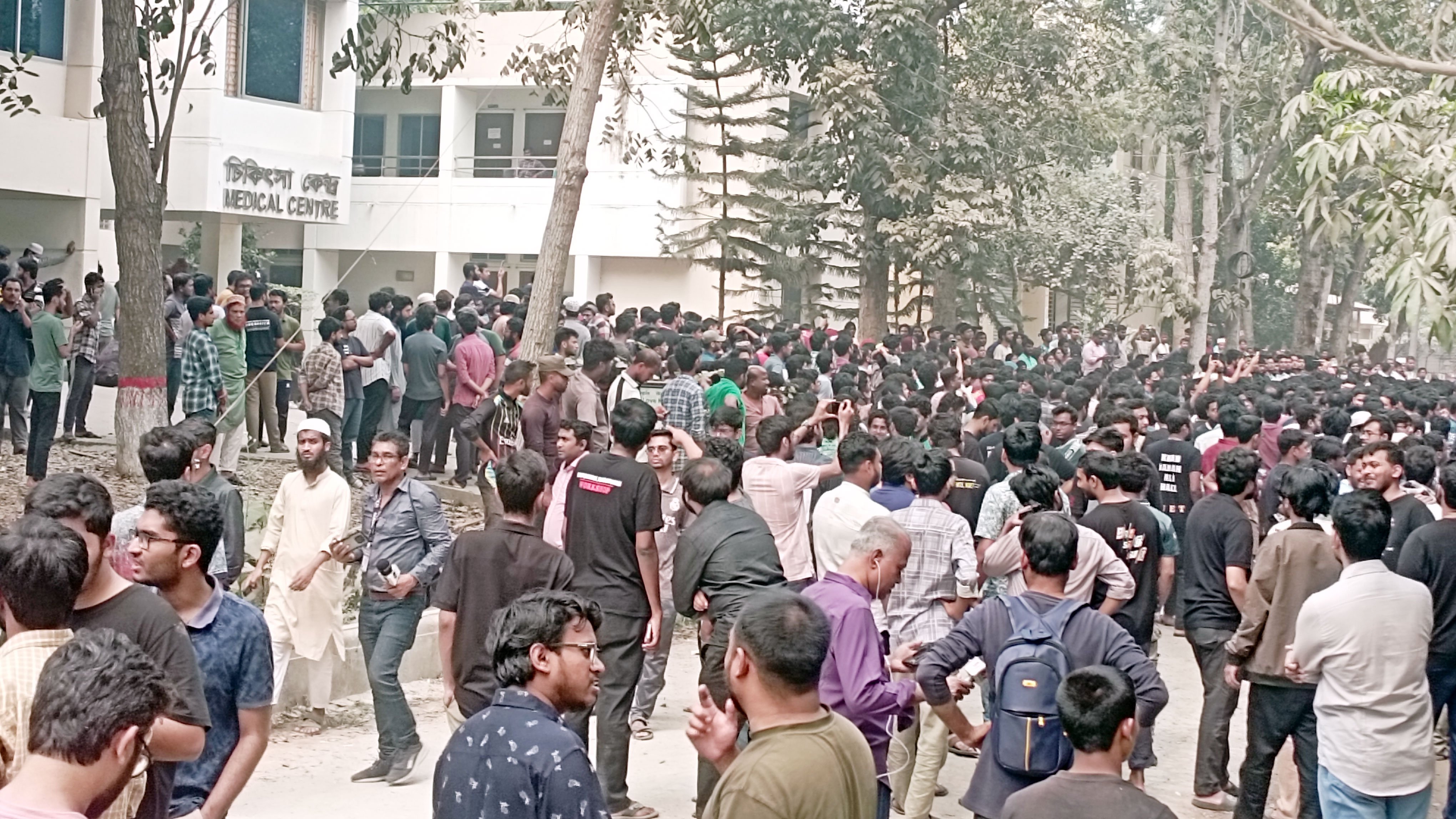 অবরুদ্ধ কুয়েট উপাচার্য, আলটিমেটাম শিক্ষার্থীদের