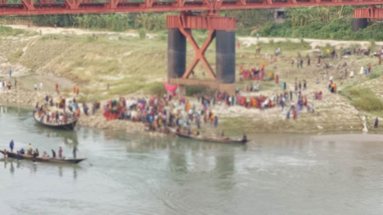 গড়াই নদীতে ভাসছিল অজ্ঞাত লাশ