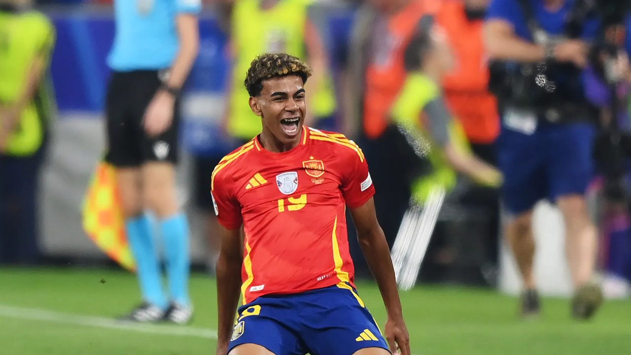 ইতিহাস গড়ার পথে ইয়ামাল