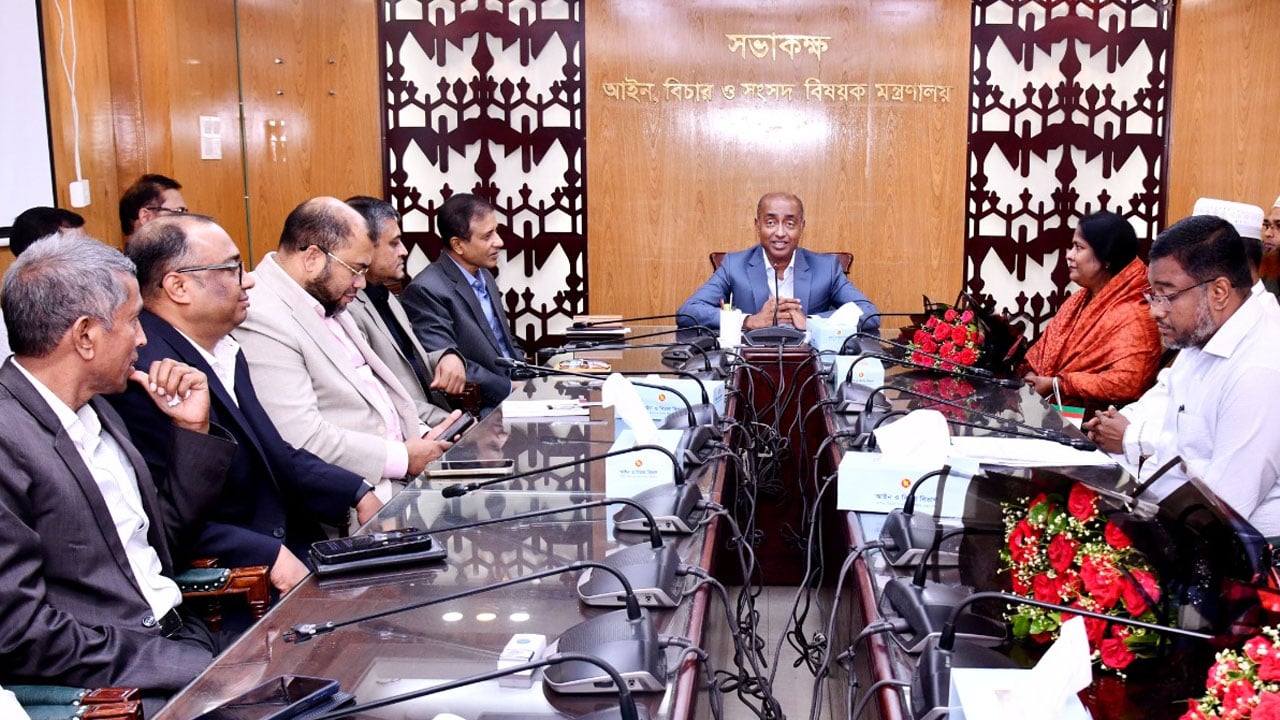 সরকারি চাকরি জনগণের সেবা করার গুরুত্বপূর্ণ সুযোগ: আইনমন্ত্রী