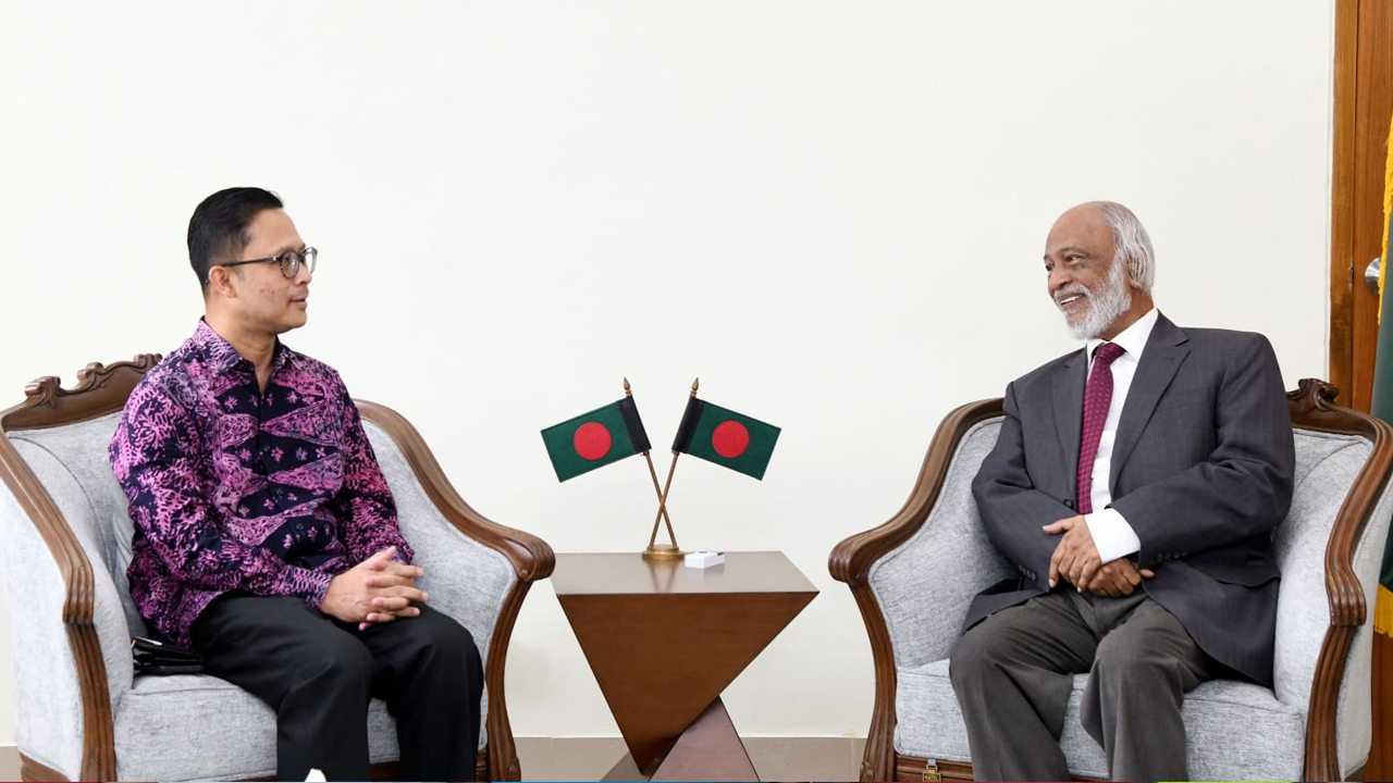 বাংলাদেশ-মালয়েশিয়া সম্পর্ক নতুন উচ্চতায় নিতে চায় সরকার : এলজিআরডি মন্ত্রী