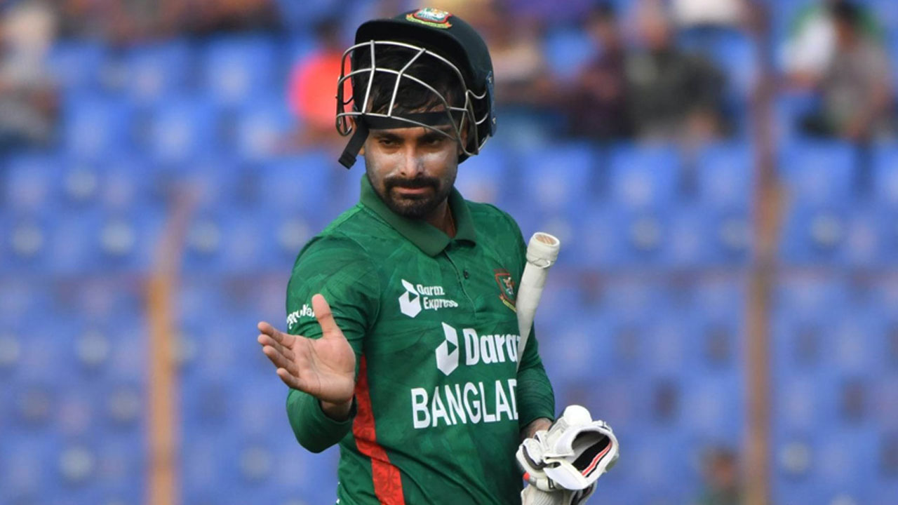 অফফর্মের কারণে বাদ লিটন