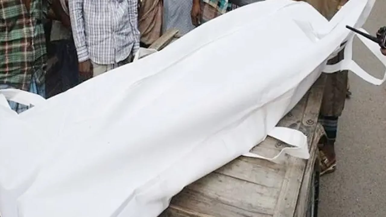 খড়ের ঘরে ঝুলছিল বৃদ্ধের লাশ