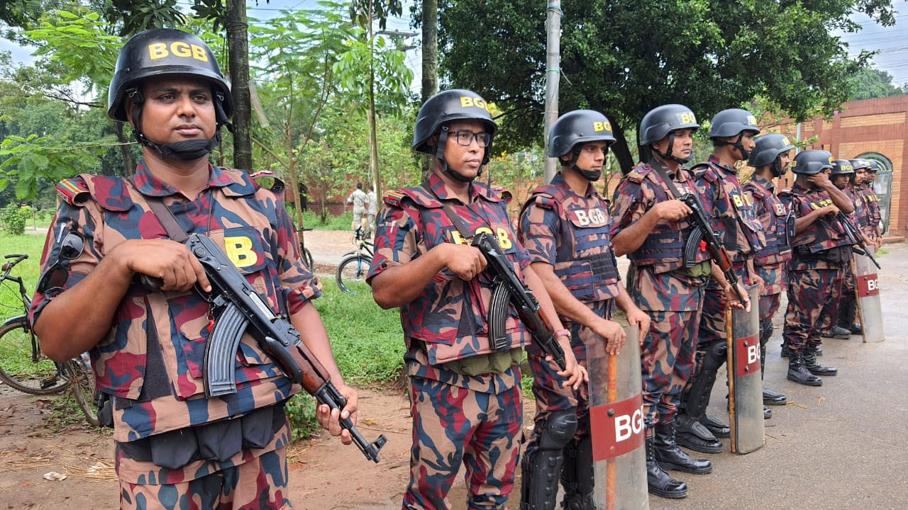 জাকসু নির্বাচনে আইনশৃঙ্খলা রক্ষাকারী বাহিনীর কঠোর অবস্থান