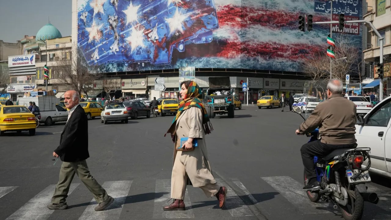 নিজ নাগরিকদের ইরান ছাড়ার নির্দেশ ১৫ দেশের