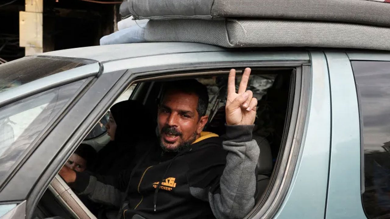 যুদ্ধবিরতি শুরু: ঘরে ফিরছেন বাস্তুচ্যুত লেবানিজরা