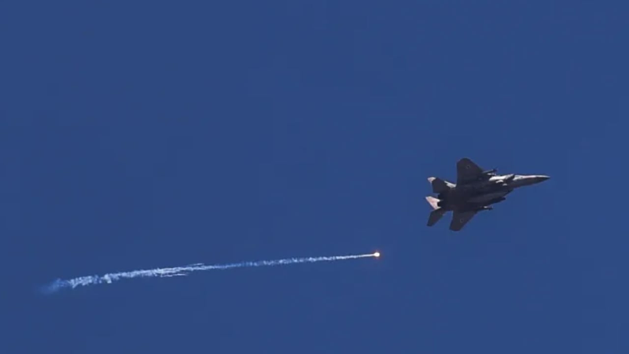 ইসরাইলের যুদ্ধবিমান লক্ষ্য করে হিজবুল্লাহর ক্ষেপণাস্ত্র নিক্ষেপ