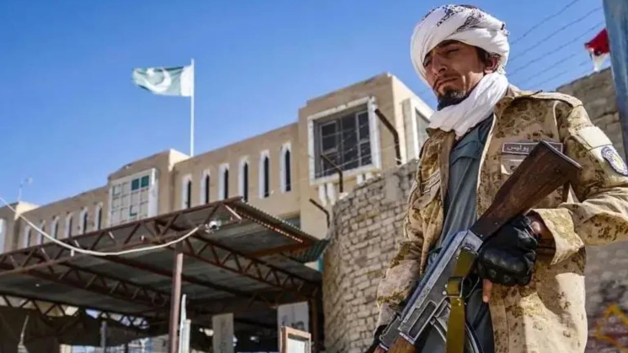 পাক-আফগান সংঘাতের মাঝে থাকা ডুরান্ড লাইন নিয়ে বিতর্ক কেন