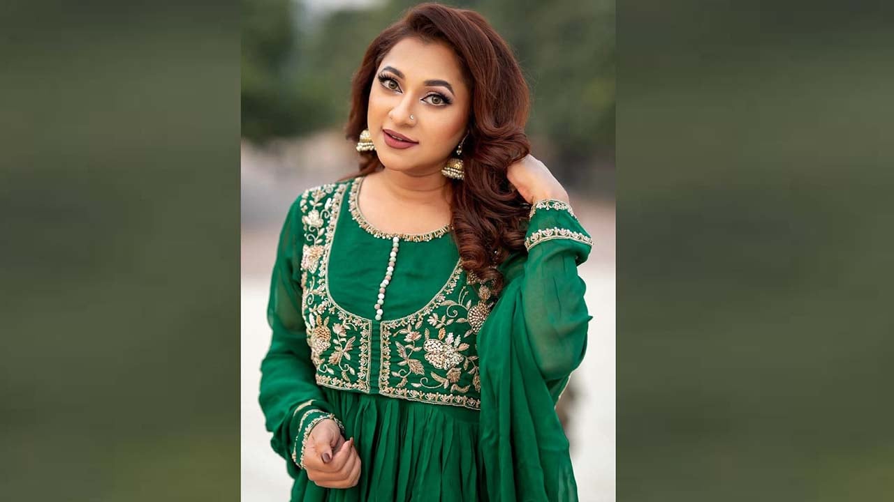 বছরের শেষপ্রান্তে অর্ধ ডজন শো’তে লিজা