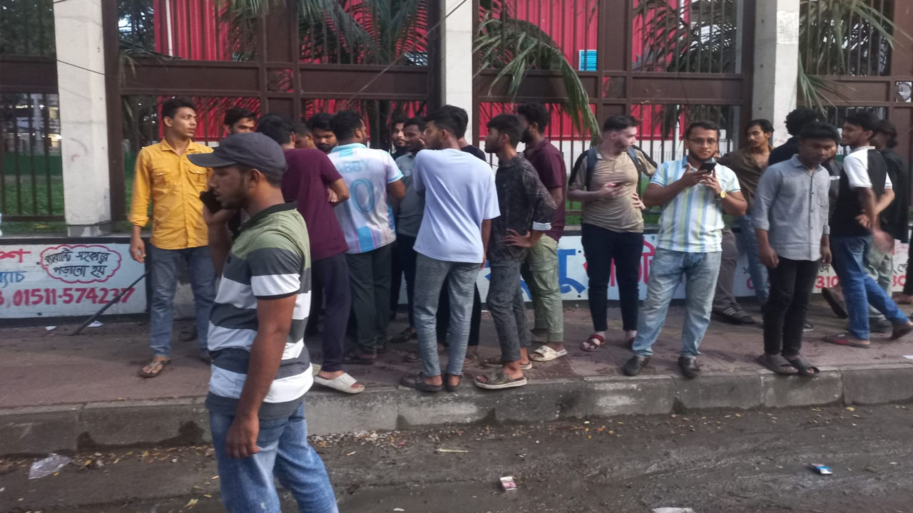 ঢাবির আশপাশে বিএনপি-জামায়াতের অবস্থান, পাল্টাপাল্টি অভিযোগ