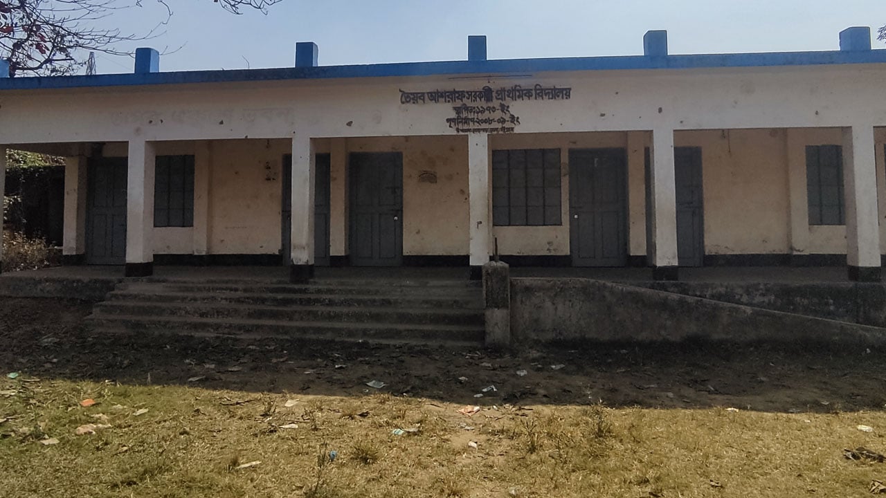 চুরি হওয়া সেই কেন্দ্রে এখনো লাগানো হয়নি সিসিটিভি