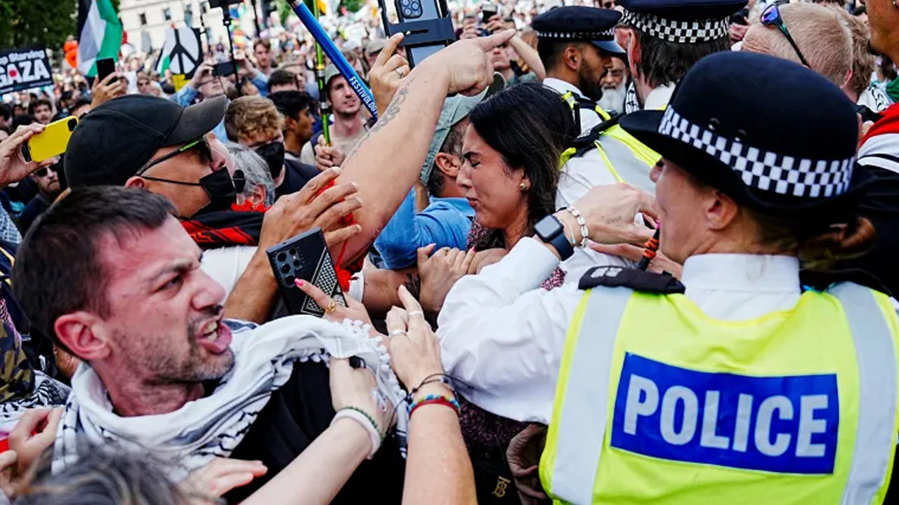 লন্ডনে ফিলিস্তিনপন্থিদের বিক্ষোভ, গ্রেপ্তার ৪ শতাধিক