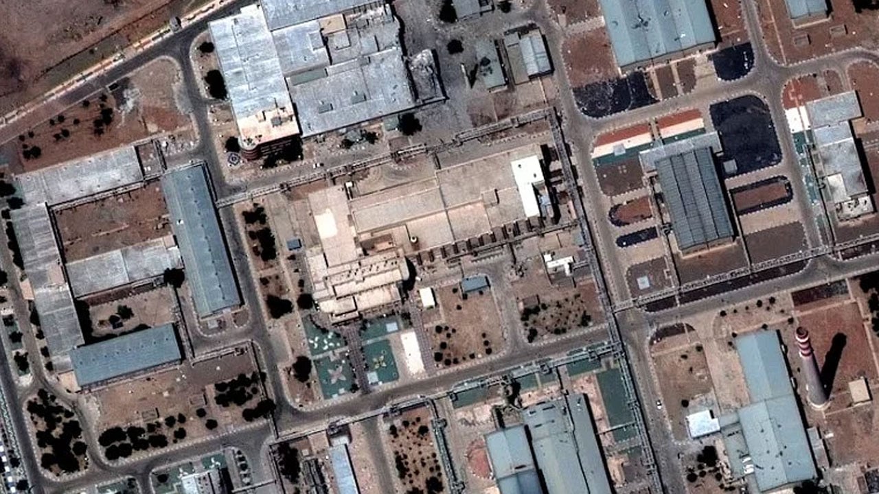 ইরানের পারমাণবিক স্থাপনা ও বিমান ঘাঁটির কাছে বিকট বিস্ফোরণ