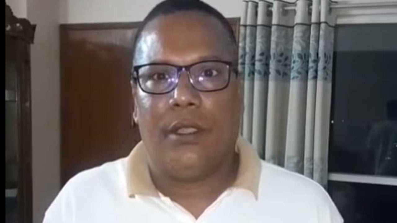 হাসিনার রায় নিয়ে পোস্ট: ঢাবির ডেপুটি রেজিস্ট্রার গ্রেপ্তার