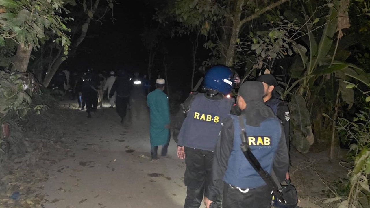 কথা কাটাকাটির জেরে সংঘর্ষ, ককটেল বিস্ফোরণে আহত ৪