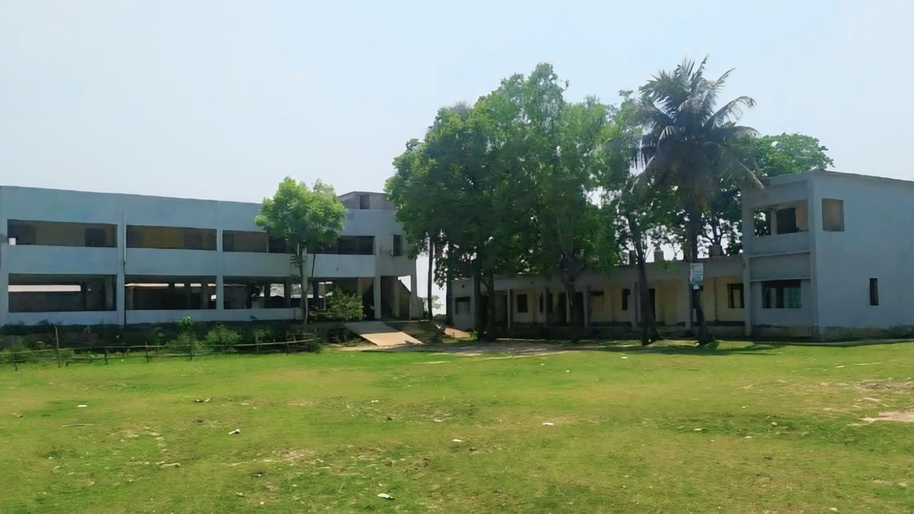 ফরম ফিলাপে অতিরিক্ত অর্থ আদায়, প্রতিবাদ করায় অভিভাবক লাঞ্ছিত