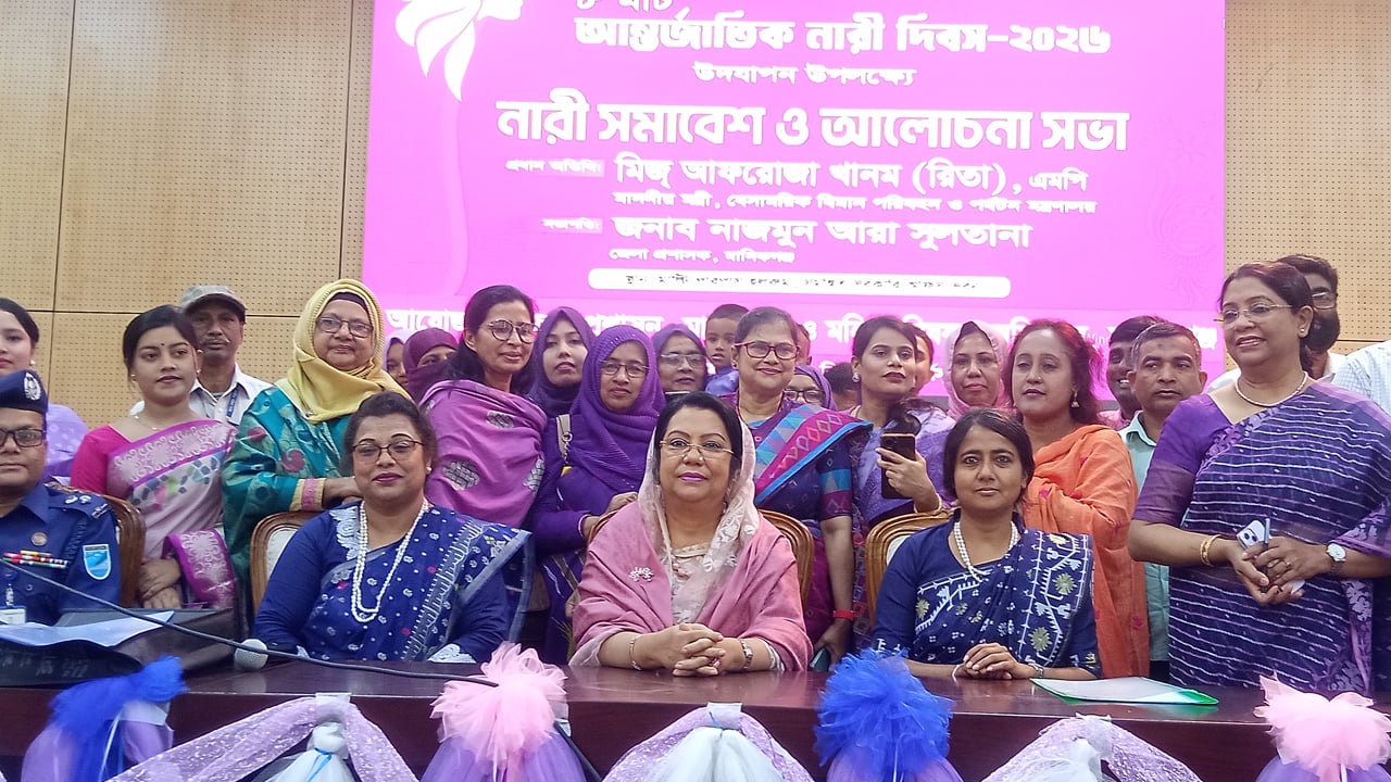 নারীরা ঘরও সামলাতে পারে, নারীরা দেশও চালাতে পারে