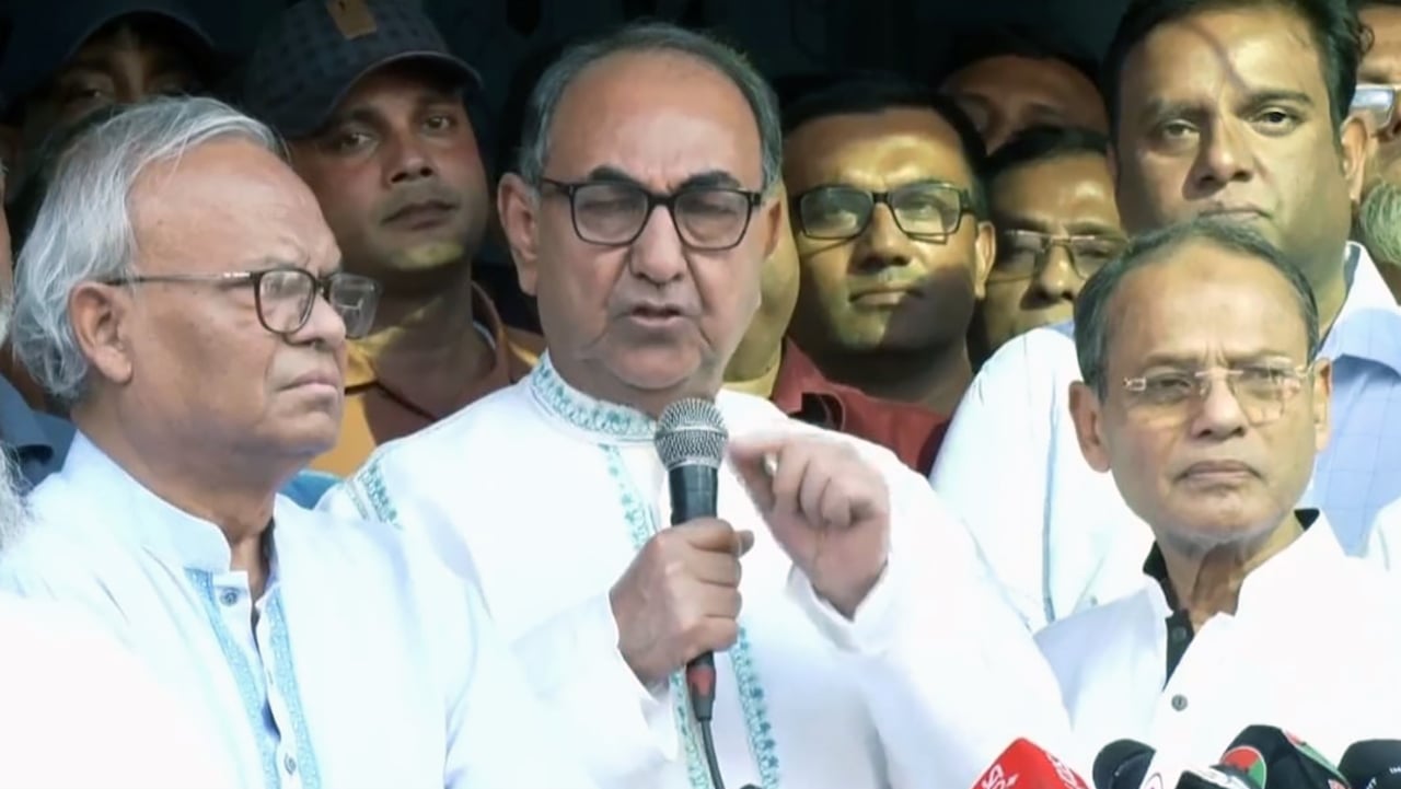 আমার নির্দেশ পেলে তোমাদের তুলোধুনো করে দিত