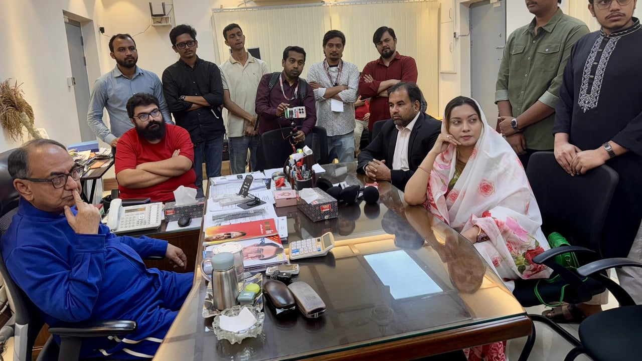 মির্জা আব্বাসের বাসায় মেঘনা আলম