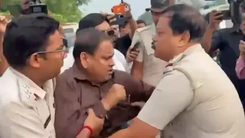 ভোট চলাকালে আটক বিধায়ক হুমায়ুন কবীর