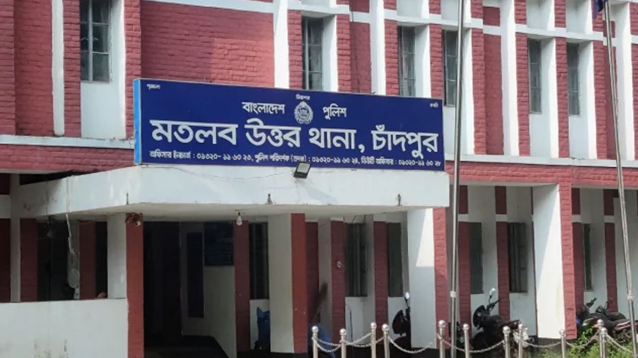 মতলবে রাস্তার পাশে পড়েছিল যুবকের লাশ