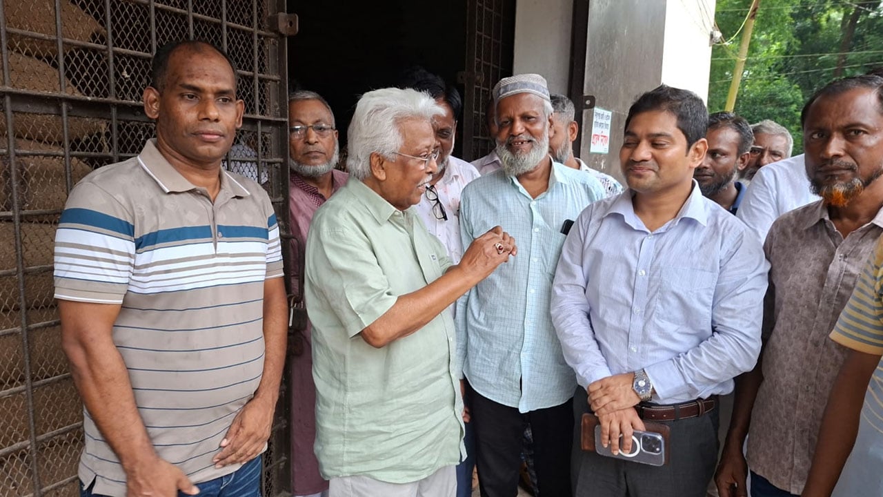 উজিরপুরে শিকারপুর খাদ্য গুদাম পরিদর্শনে এমপি সান্টু