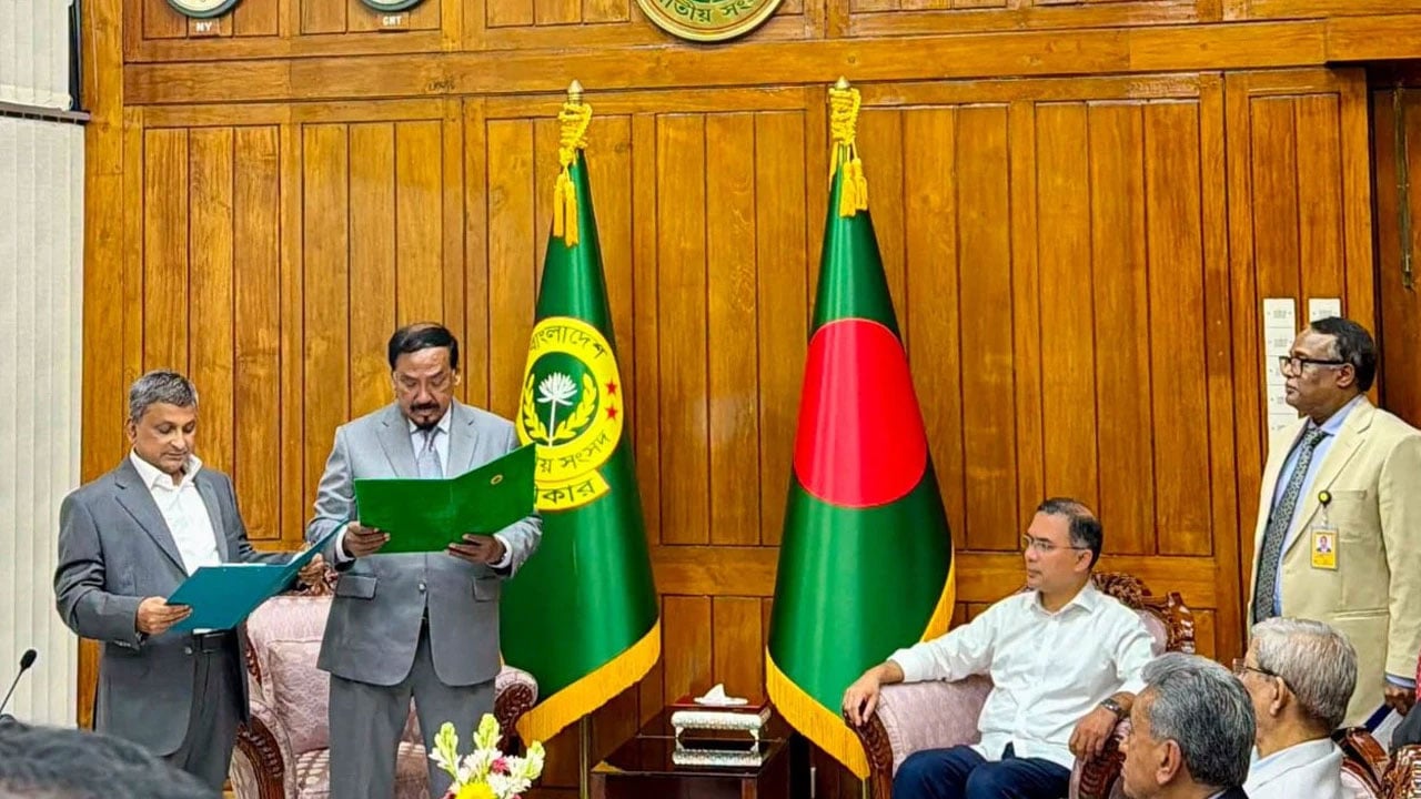 শপথ নিলেন চট্টগ্রামের এমপি সরোয়ার আলমগীর