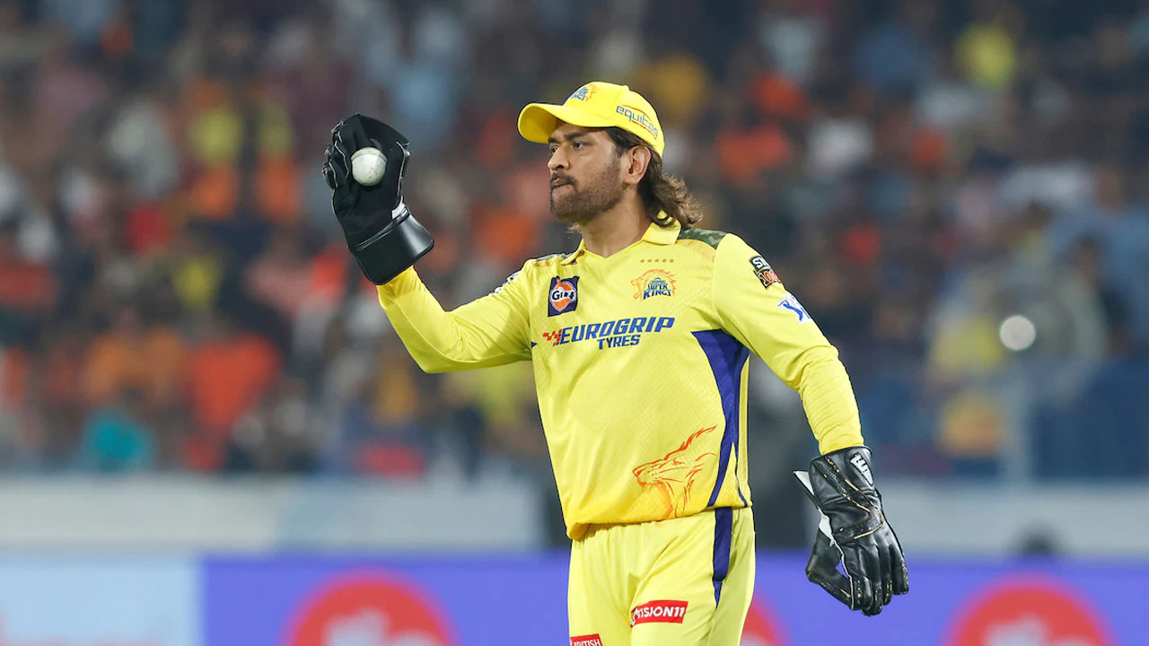 অবসর নিয়ে ভাবছেন না ধোনি