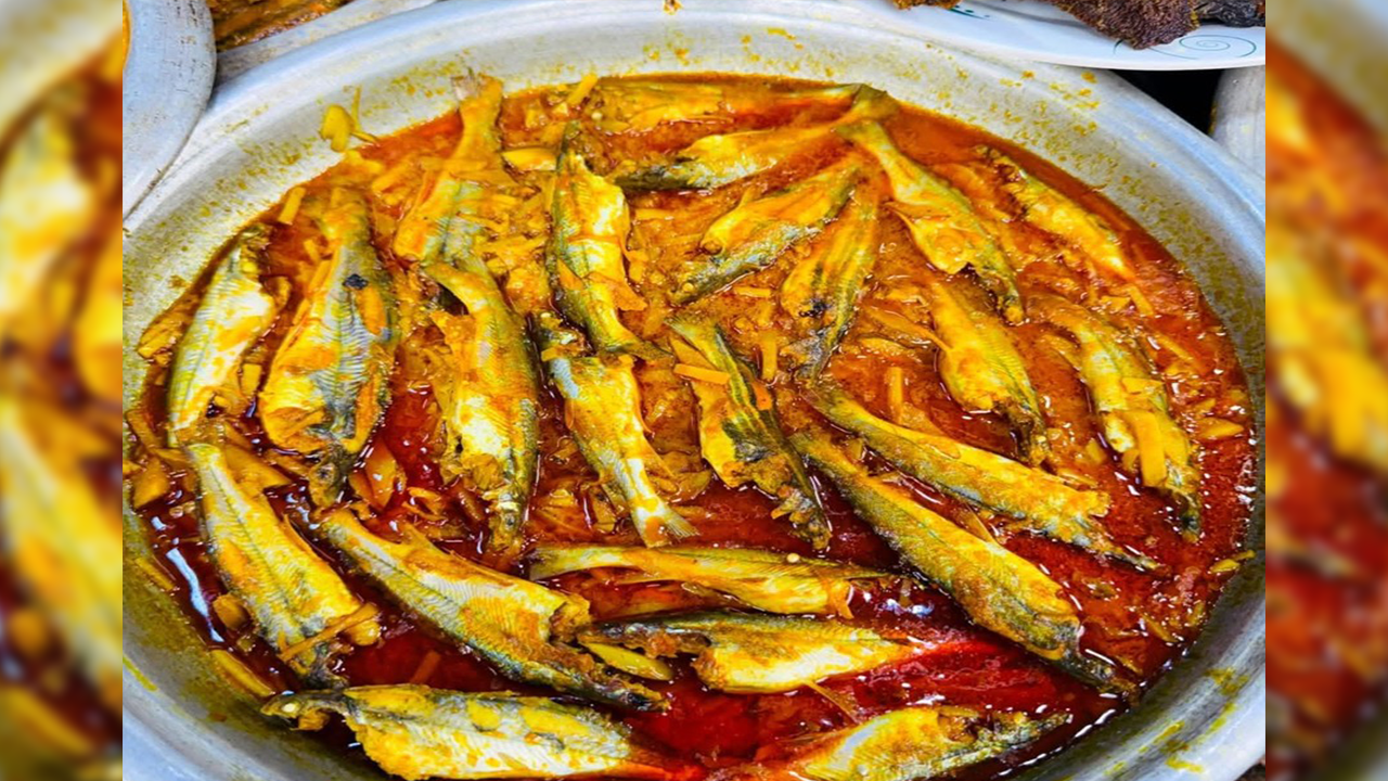 দুপুরে ছোট মাছের কয়েক পদ