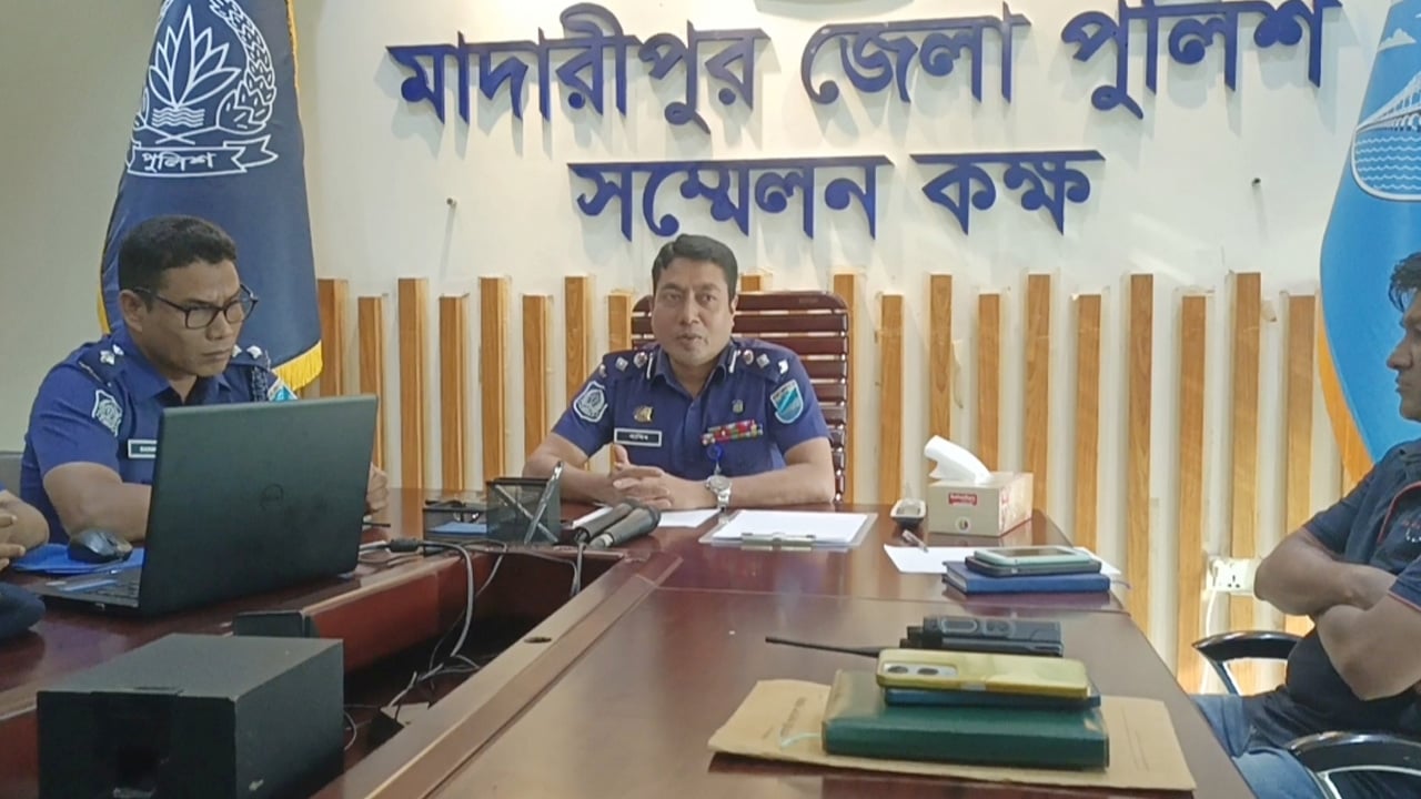 প্রধানমন্ত্রীর গাড়িবহরে ইট নিক্ষেপের প্রমাণ পায়নি পুলিশ