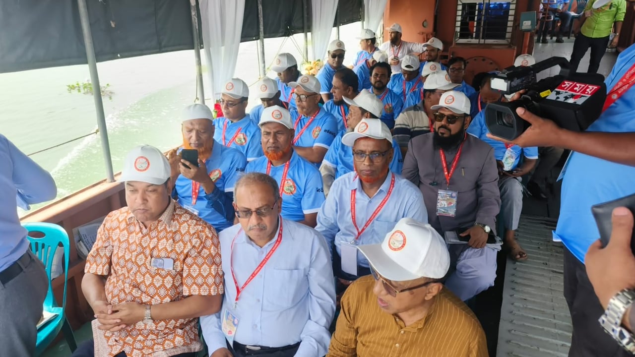 পদ্মায় ঢাকার সাংবাদিক নেতাদের ঈদ পুনর্মিলনী ও নৌবিহার