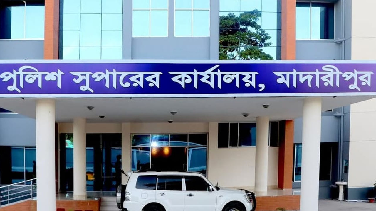রাজৈরে পুলিশের কাছ থেকে ছিনতাই হওয়া ৩০ রাউন্ড বুলেট উদ্ধার