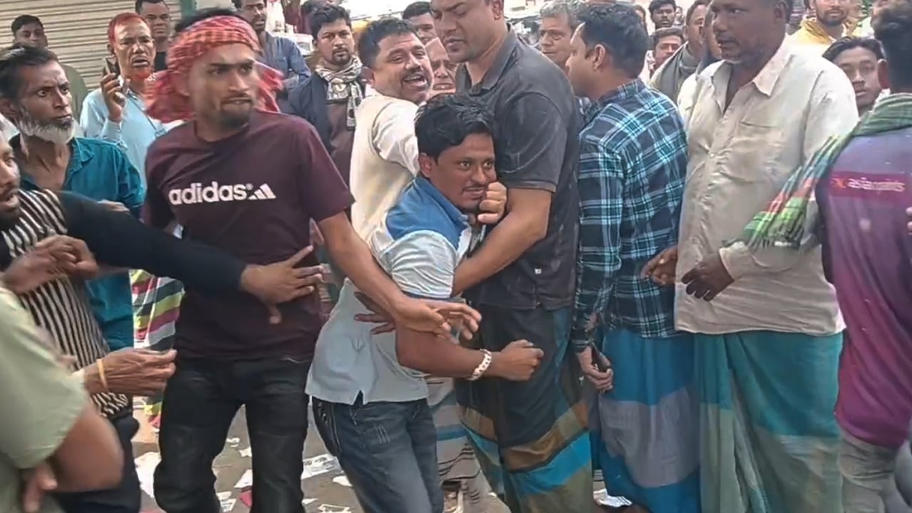 মাদারীপুরে বিএনপির ও বিদ্রোহী প্রার্থীর সমর্থকদের মধ্যে সংঘর্ষ, আহত ১০