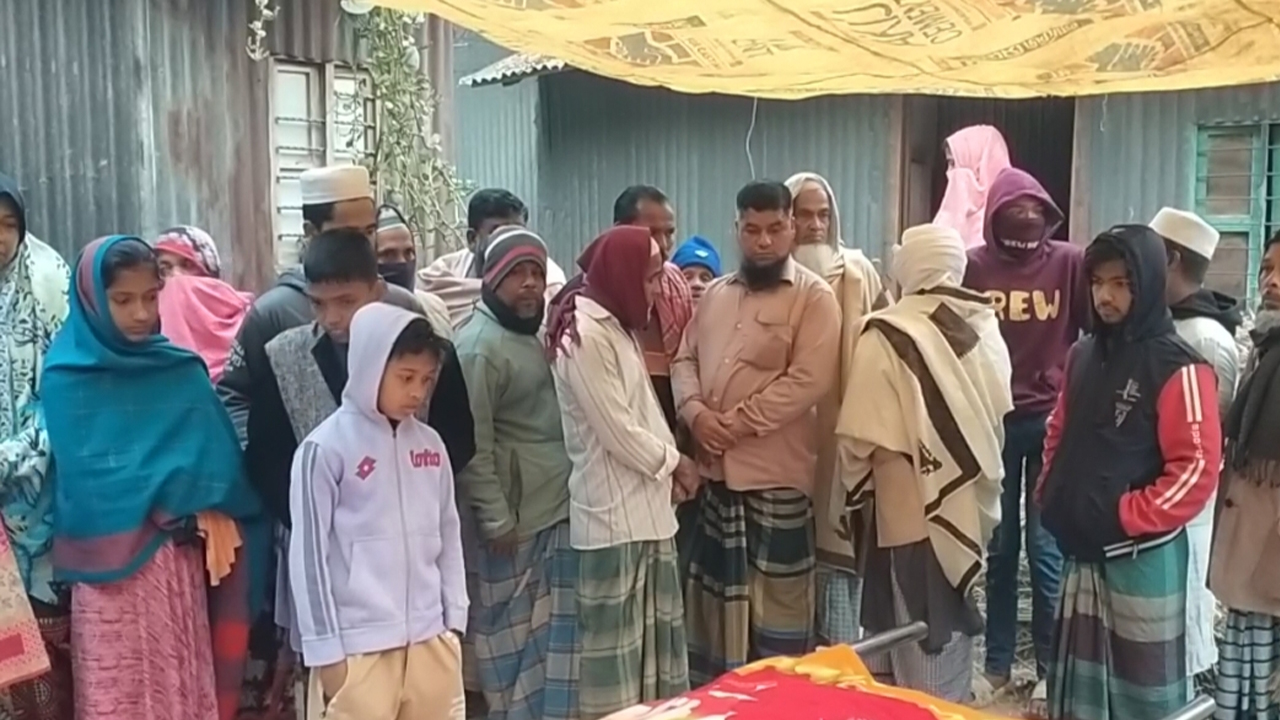 উল্টোপথে এসে ২ বন্ধুর প্রাণ কাড়ল ট্রাক