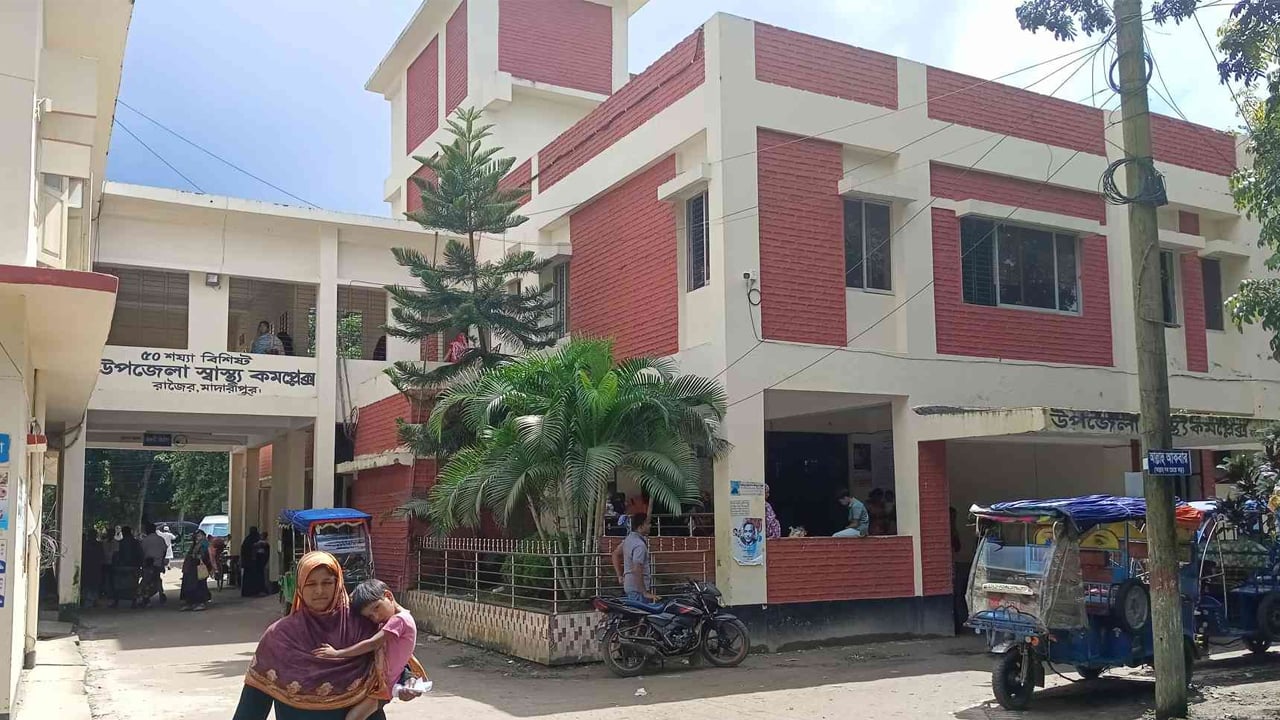 মোটরসাইকেল–নসিমন সংঘর্ষে দুই বন্ধুর করুণ মৃত্যু